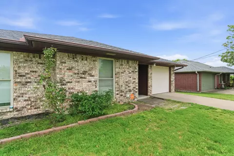 1217 Elmira St, Weatherford, TX 76086