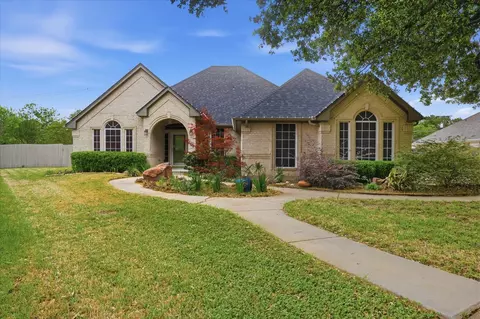 1616 Oak Creek Dr, Hurst, TX 76054