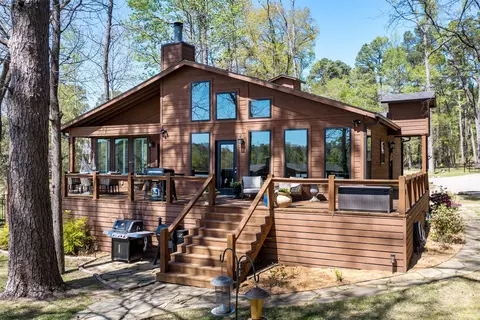 551 W Eagle Point Dr, Mount Vernon, TX 75457