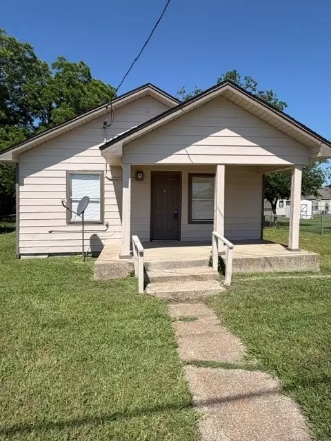 109 S 5th St, Sanger, TX 76266