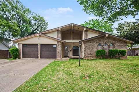 1629 Brent Ct, Grand Prairie, TX 75051