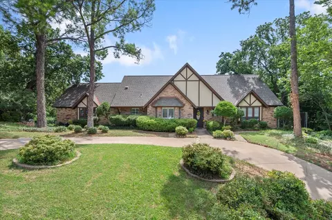1005 Acorn Ct, Arlington, TX 76012
