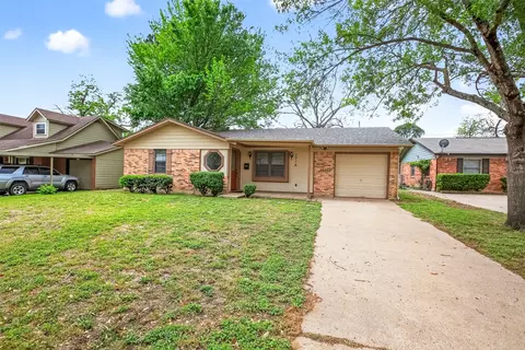 1716 Chip N Dale Dr, Arlington, TX 76012