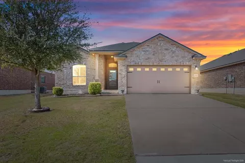2801 Samson Dr, Lorena, TX 76655