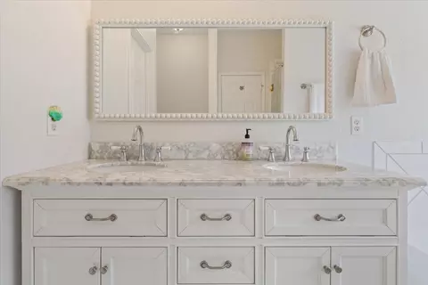 Bath - 2801 Samson Dr, Lorena, TX 76655 photo 2 of 5