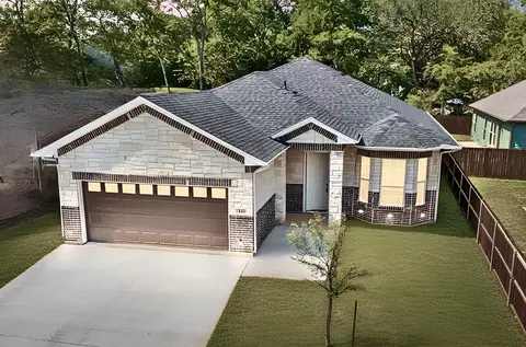 413 Henderson St, Bonham, TX 75418