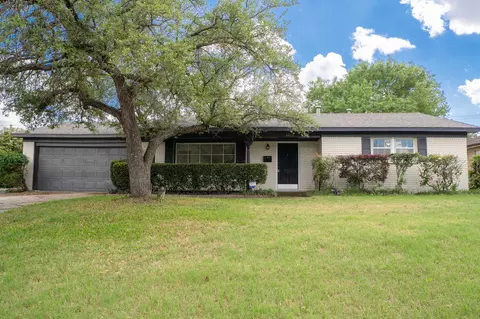 4013 Wedgworth Rd S, Fort Worth, TX 76133