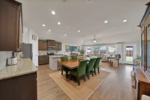 10817 Live Oak Creek Dr, Fort Worth, TX 76108