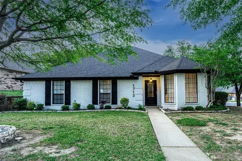 1713 Oak Creek Dr, Sherman, TX 75092