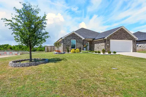 100 Midway Mdws, Pottsboro, TX 75076