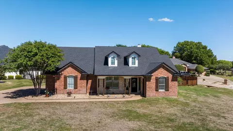 6300 Bellevue Ct, Granbury, TX 76049