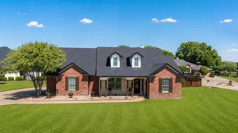 6300 Bellevue Ct, Granbury, TX 76049
