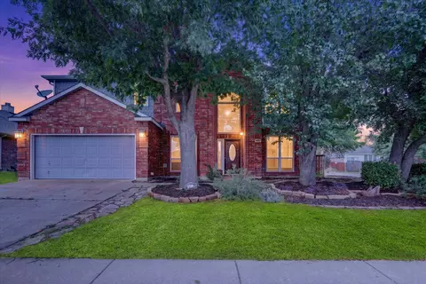 211 Milton Dr, Arlington, TX 76002