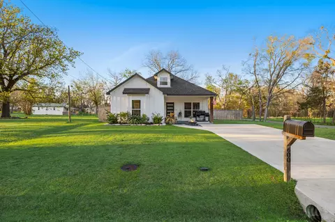 Exterior - 600 Picket St, Commerce, TX 75428 photo 3 of 5