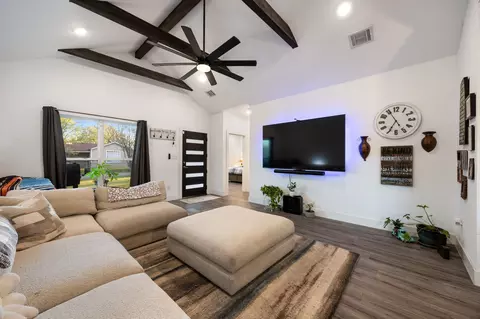 Living - 600 Picket St, Commerce, TX 75428 photo 1 of 1