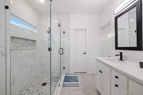Bath - 600 Picket St, Commerce, TX 75428 photo 1 of 3