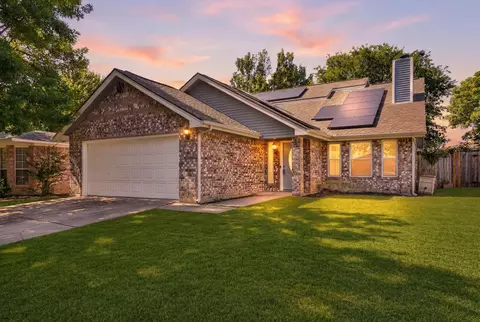 5908 Stone Meadow Ln, Fort Worth, TX 76179