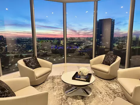2900 Mckinnon St #2204, Dallas, TX 75201