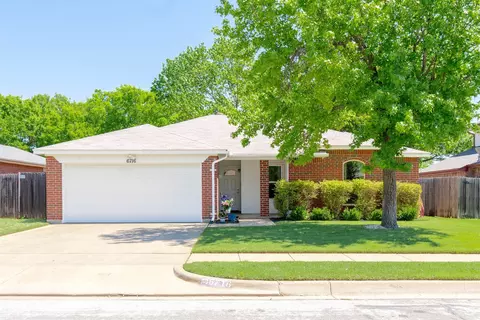 6716 Brookdale Dr, Watauga, TX 76148