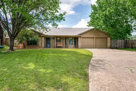 2204 Park Springs Ct, Arlington, TX 76013