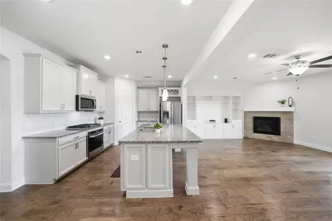 14317 Spitfire Trl, Roanoke, TX 76262