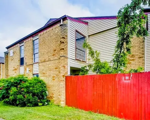 919 S Weatherred Dr #140, Richardson, TX 75080