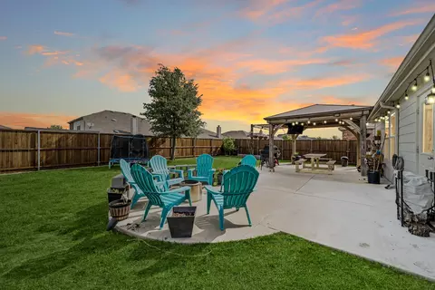 1709 Waggoner Dr, Aubrey, TX 76227