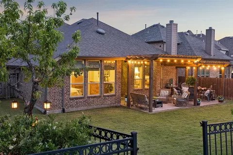 1046 Finsbury Ln, Forney, TX 75126
