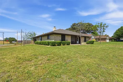 1910 Green Meadow Ct, Arlington, TX 76013