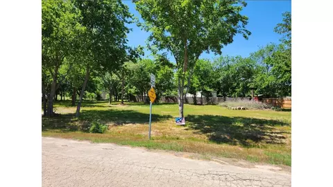 4251 Thousand Oaks Dr #B, Argyle, TX 76226