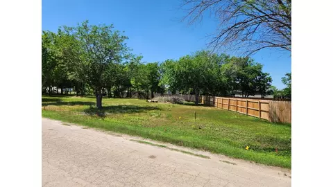 4251 Thousand Oaks Dr #A, Argyle, TX 76226