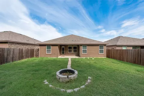 Exterior - 3509 Doris Dr, Denton, TX 76207 photo 3 of 5