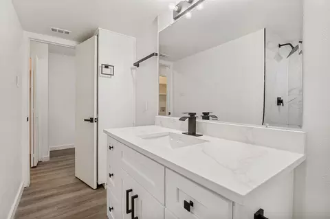 Bath - 2106 Benjamin Rd, Irving, TX 75060 photo 4 of 4