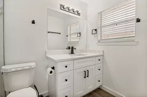 Bath - 2106 Benjamin Rd, Irving, TX 75060 photo 1 of 4