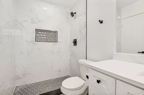 Bath - 2106 Benjamin Rd, Irving, TX 75060 photo 2 of 4