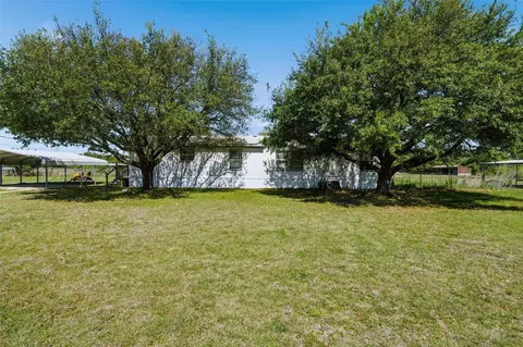 373 Wildbird Ln, Axtell, TX 76624