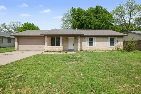 821 E Bovell St, Crowley, TX 76036