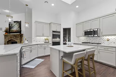 109 Diablo Dr, Burleson, TX 76028