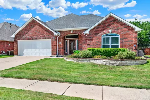 409 Jennifer Ln, Arlington, TX 76002