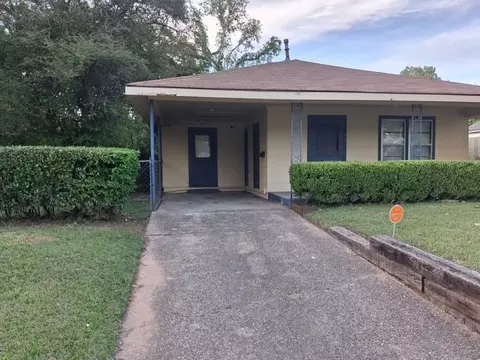 104 Elmwood St, Shreveport, LA 71104