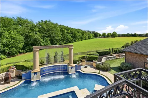 605 Park Lake Dr, Mckinney, TX 75072