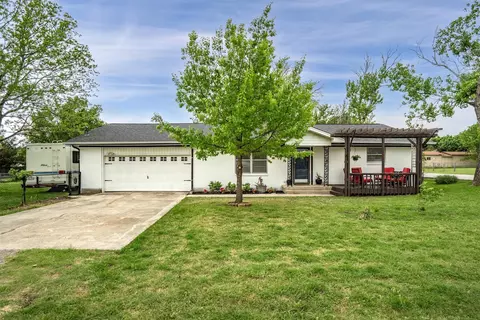 417 8th St, Justin, TX 76247