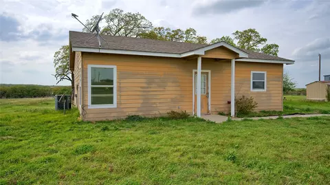 688 Alamo Rd, Montague, TX 76251