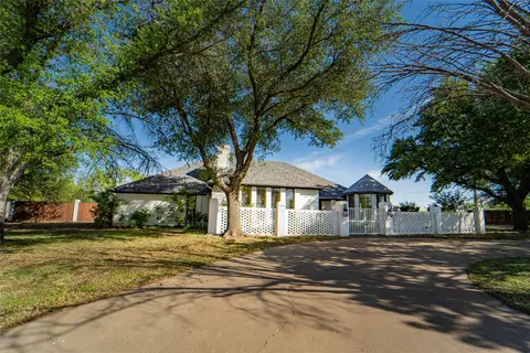 8 Chaparral Ln, Breckenridge, TX 76424