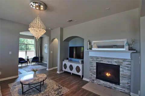 604 Cedarview Dr, Garland, TX 75040