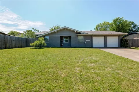 711 Shelmar Dr, Euless, TX 76039