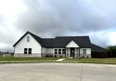 201 Bluff Ct, Godley, TX 76044