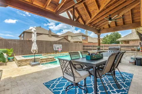 824 Mist Flower Dr, Little Elm, TX 75068
