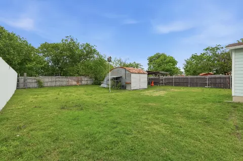 Exterior - 204 E Bailey St, Ponder, TX 76259 photo 2 of 4