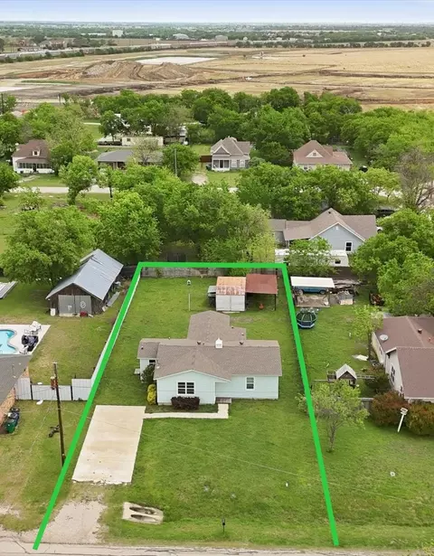 204 E Bailey St, Ponder, TX 76259